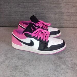 Air Jordan 1 Low SE ‘ Fuchsia ‘